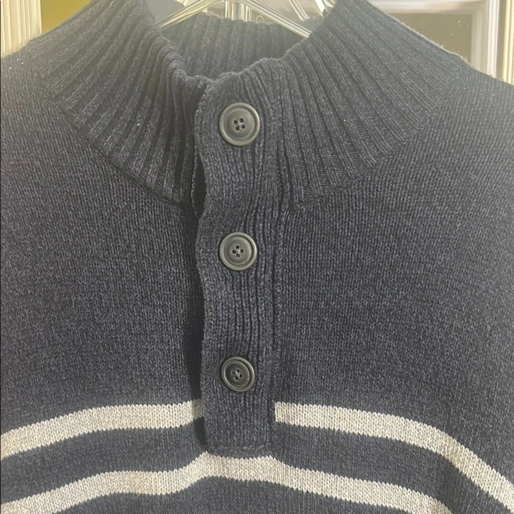 Urban Outfitters Navy Blue and Gray Men's Sweater great condition - Picture 5 of 10